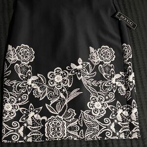New York & Company Black and White Floral Pencil Skirt